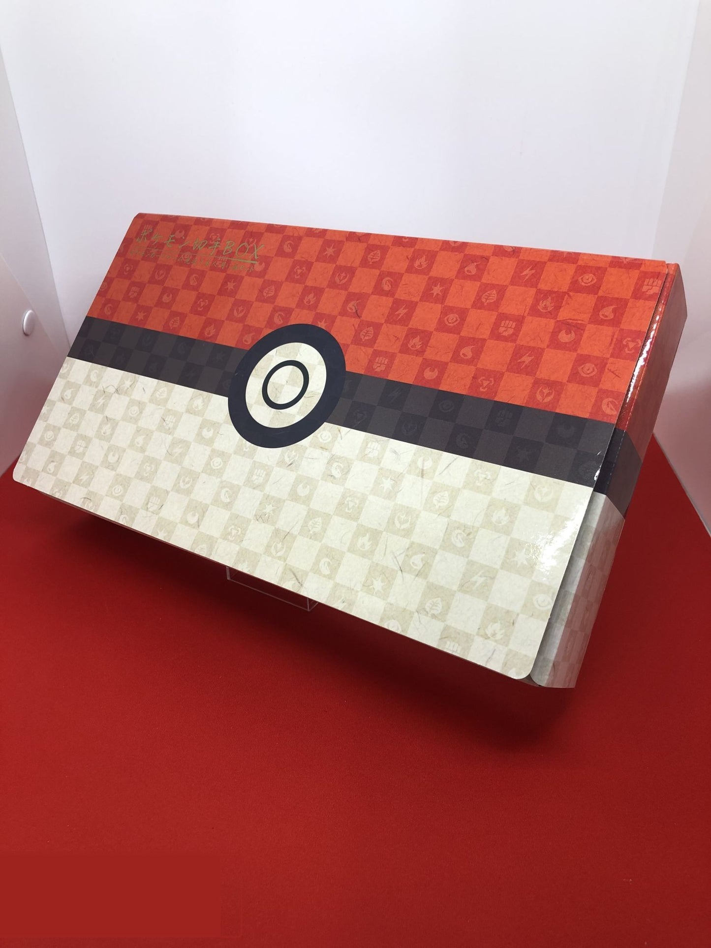 Pokémon Stamp Box: Beauty Looking Over the Shoulder
