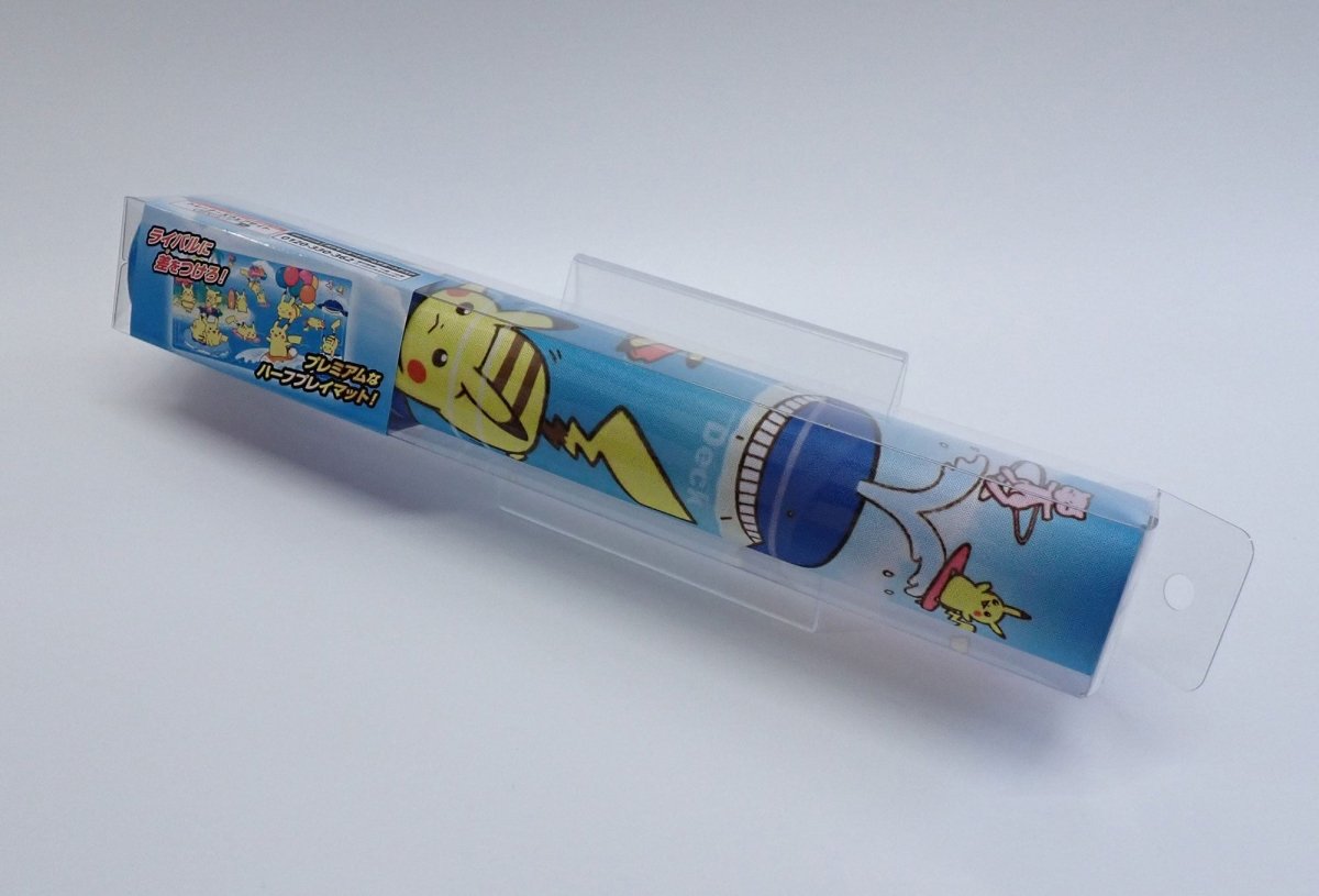 ラバープレイマット なみのりピカチュウ&そらをとぶピカチュウ ｜販売